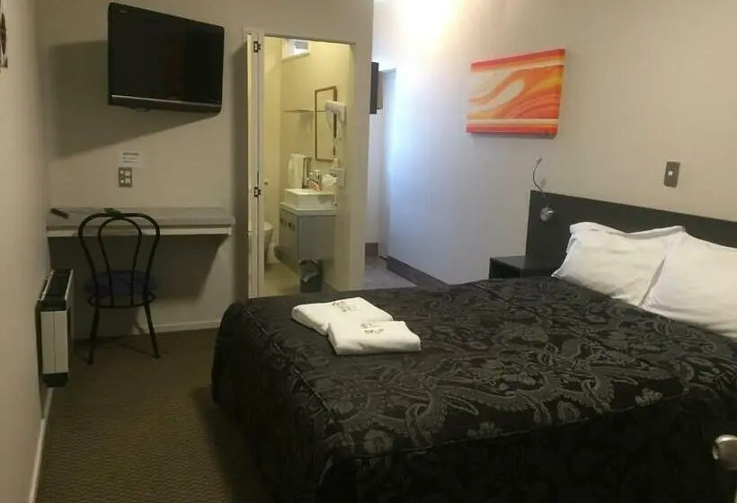 Standard-studio, Motel On Carroll