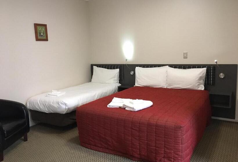 סטודיו סופריור, Motel On Carroll