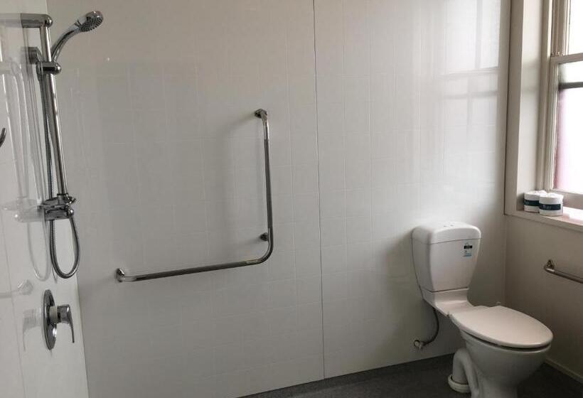 סטודיו סופריור, Motel On Carroll