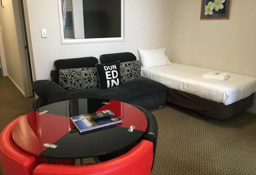 Deluxe-perhehuone, Motel On Carroll