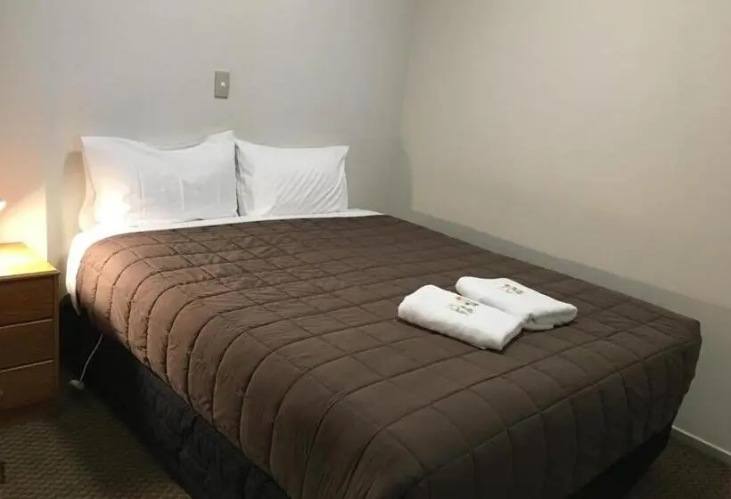 Deluxe-perhehuone, Motel On Carroll