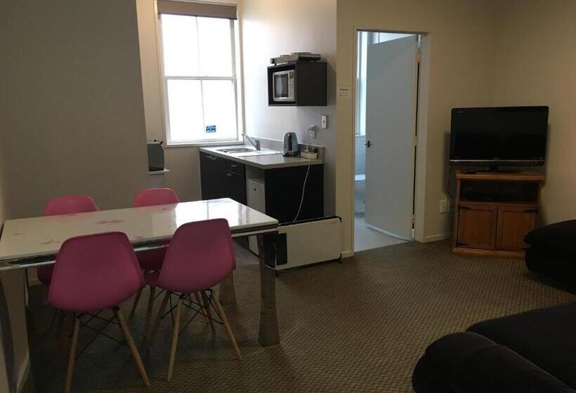 סוויטת 2 חדרי שינה, Motel On Carroll