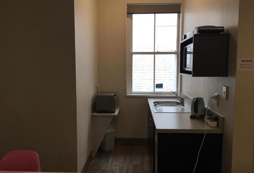 סוויטת 2 חדרי שינה, Motel On Carroll