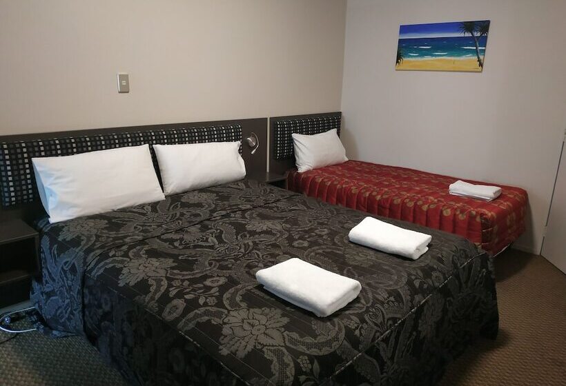 חדר סטודיו סטנדרד, Motel On Carroll