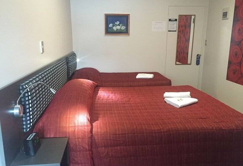 חדר סטודיו סטנדרד, Motel On Carroll