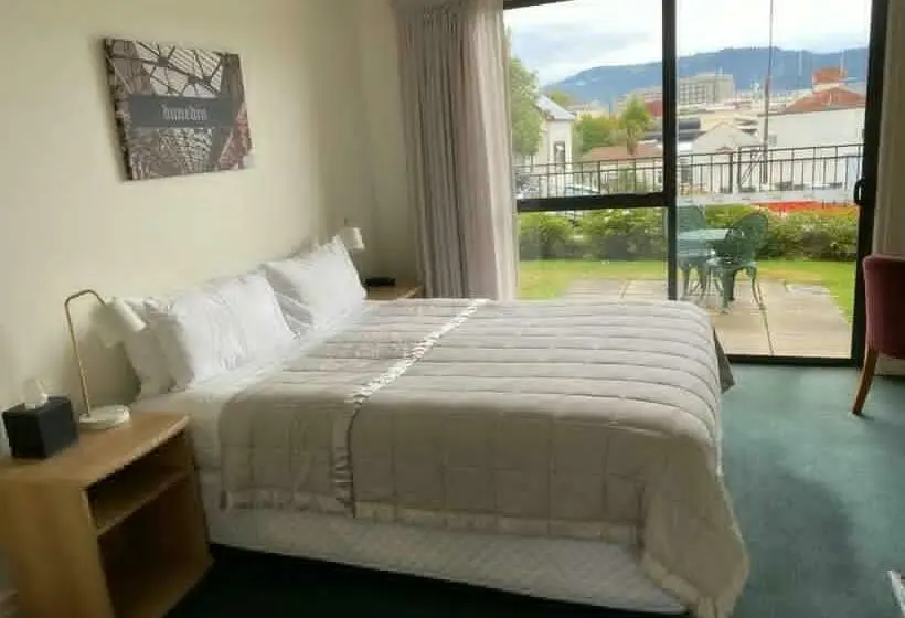 سوییت اجرایی, Motel On York