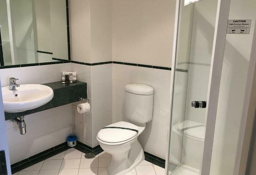 סטודיו סופריור, Motel On York