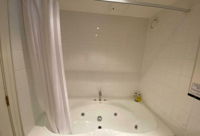 סוויטה אקזקיוטיב, Motel On York