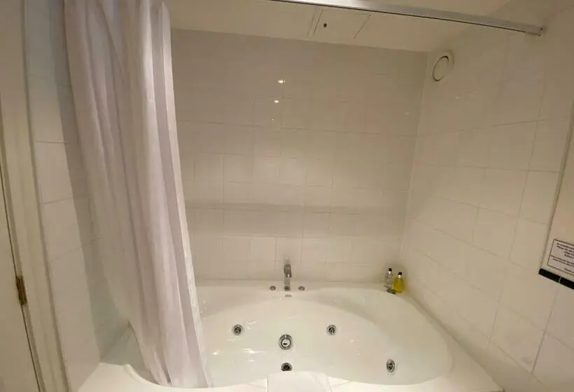 سوییت اجرایی, Motel On York