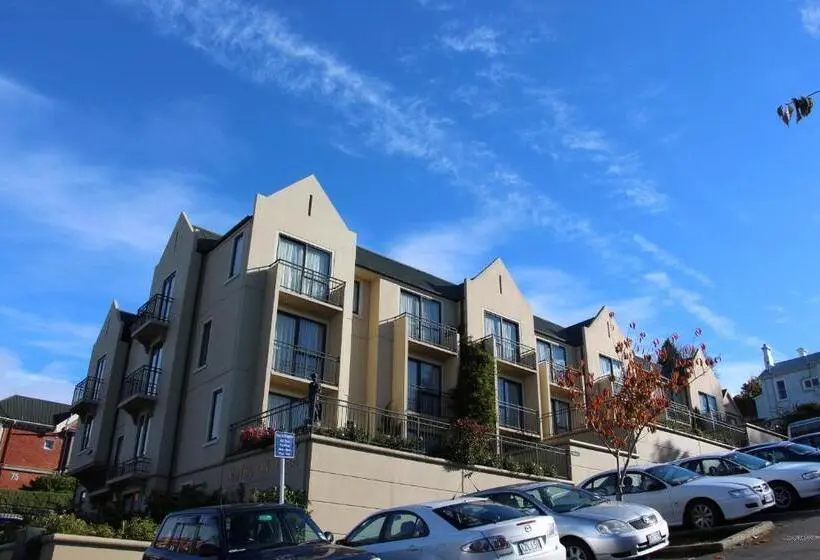 استودیوی سوپریور, Motel On York