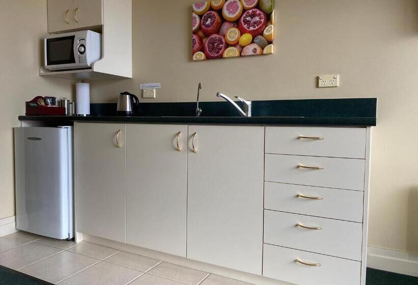 סטודיו סופריור, Motel On York