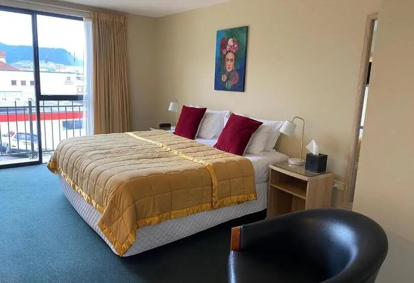 استودیوی سوپریور, Motel On York