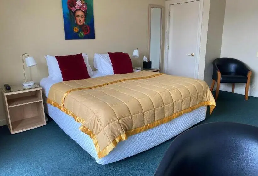 استودیوی سوپریور, Motel On York