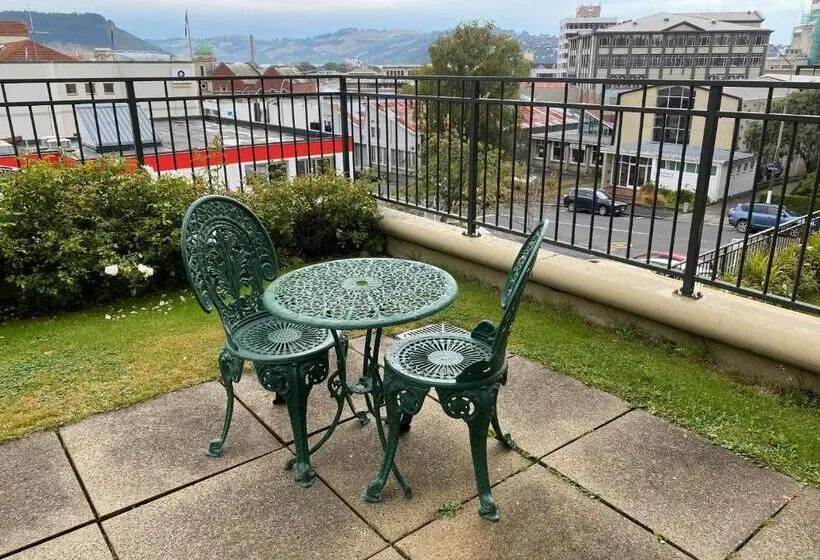 استودیوی سوپریور, Motel On York