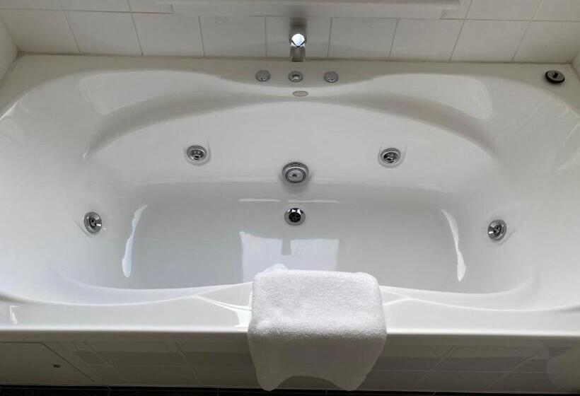 סוויטה דלוקס, Motel On York