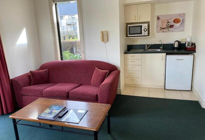 סוויטה דלוקס, Motel On York