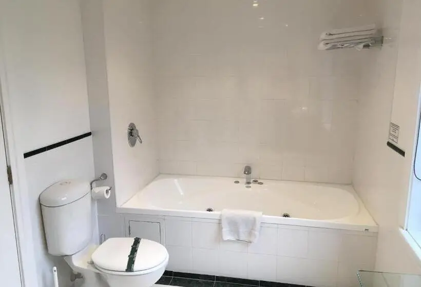سوئیت با وان آب گرم, Motel On York