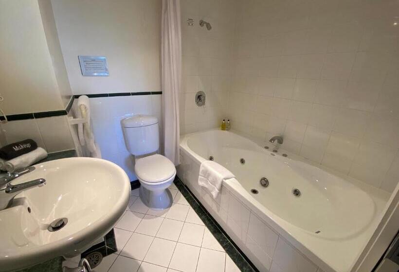 סוויטה עם ג'קוזי, Motel On York