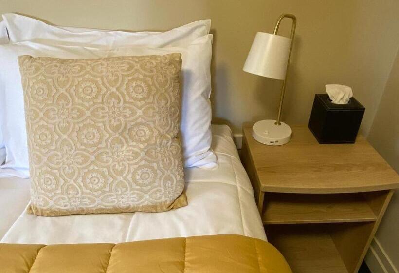 סוויטה עם ג'קוזי, Motel On York