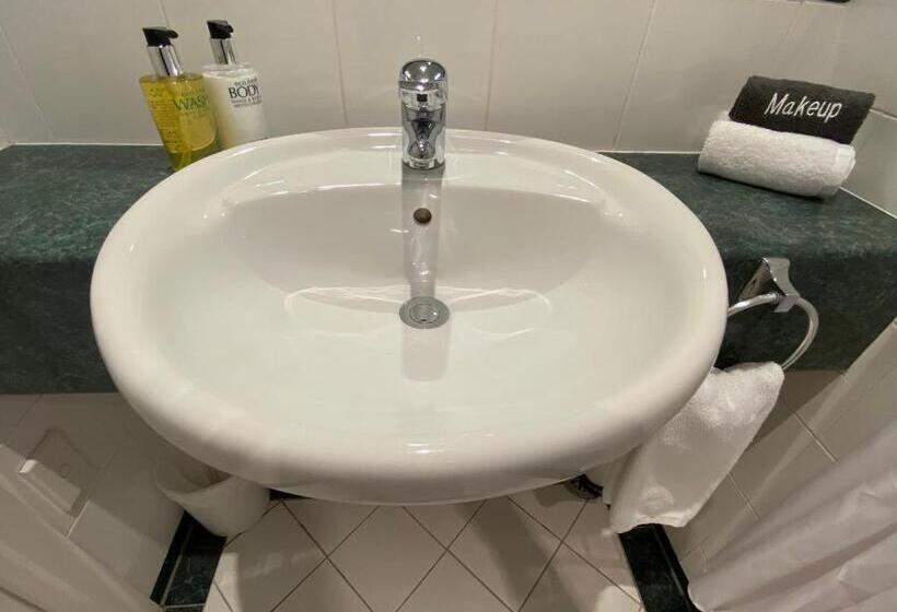 סוויטה, Motel On York