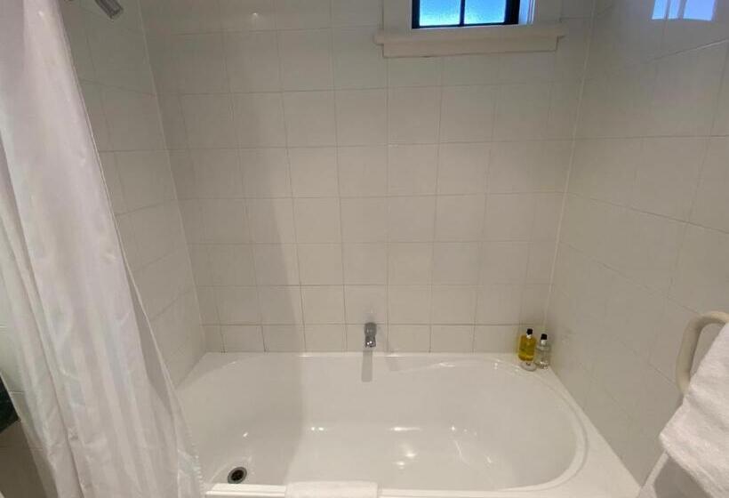 سوییت, Motel On York