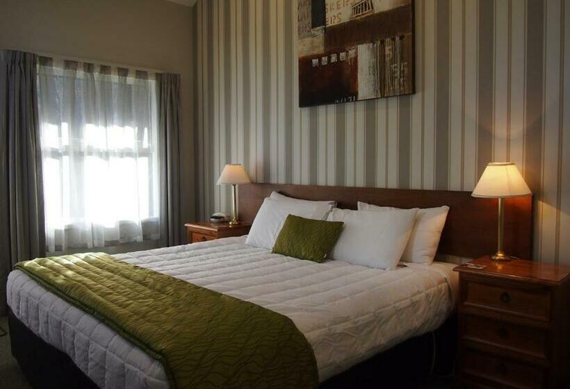 수피리어 스튜디오, Shades Of Arrowtown