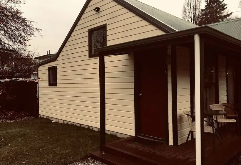 Standard-studio, Shades Of Arrowtown