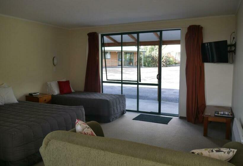 Студия Стандарт, Rainforest Motel