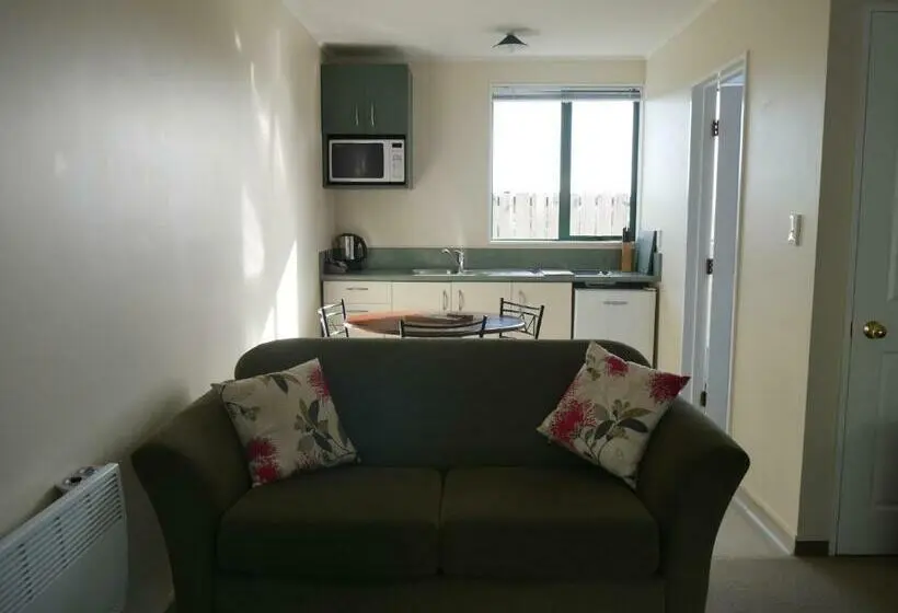 Standard-studio, Rainforest Motel