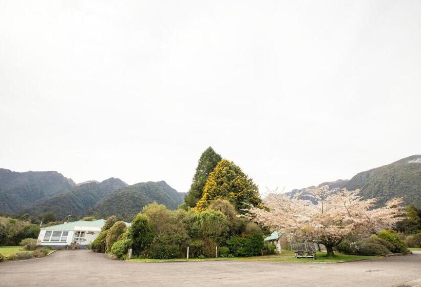 Студия Стандарт, Rainforest Motel
