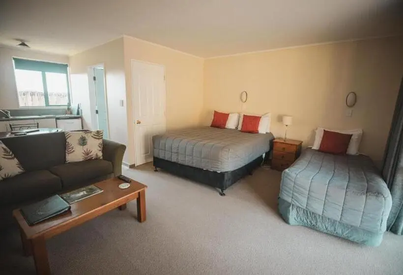 Standard-studio, Rainforest Motel