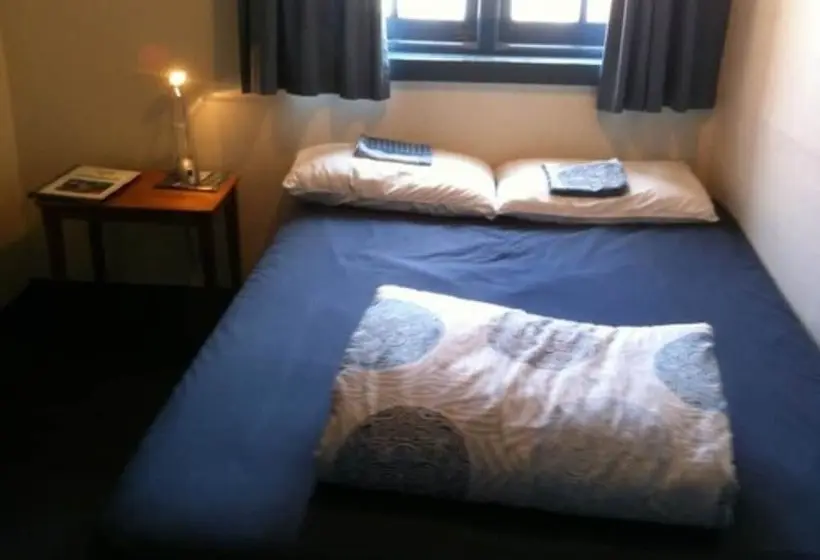 バス共有のスタンダードルーム, Stafford Gables Hostel