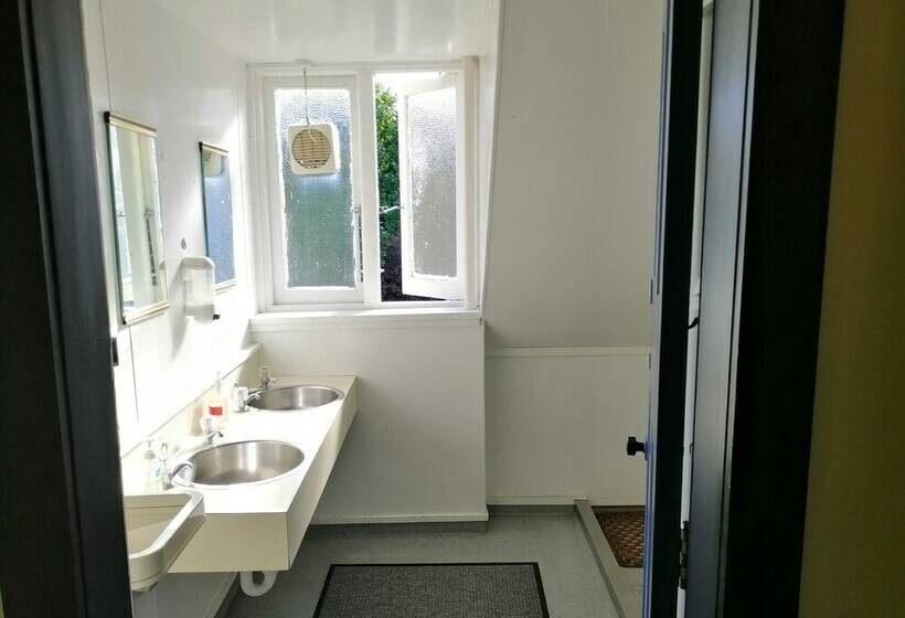 带共用浴室的标准房间, Stafford Gables Hostel