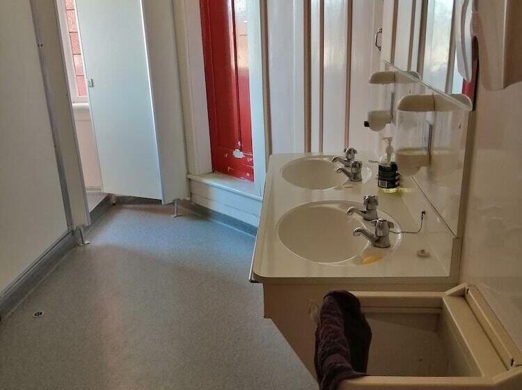 带共用浴室的标准房间, Stafford Gables Hostel