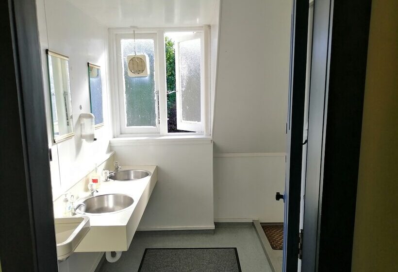 스탠다드 룸 공동 욕실, Stafford Gables Hostel