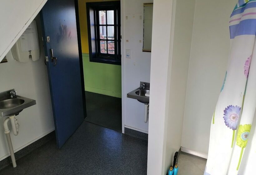 带共用浴室的标准房间, Stafford Gables Hostel