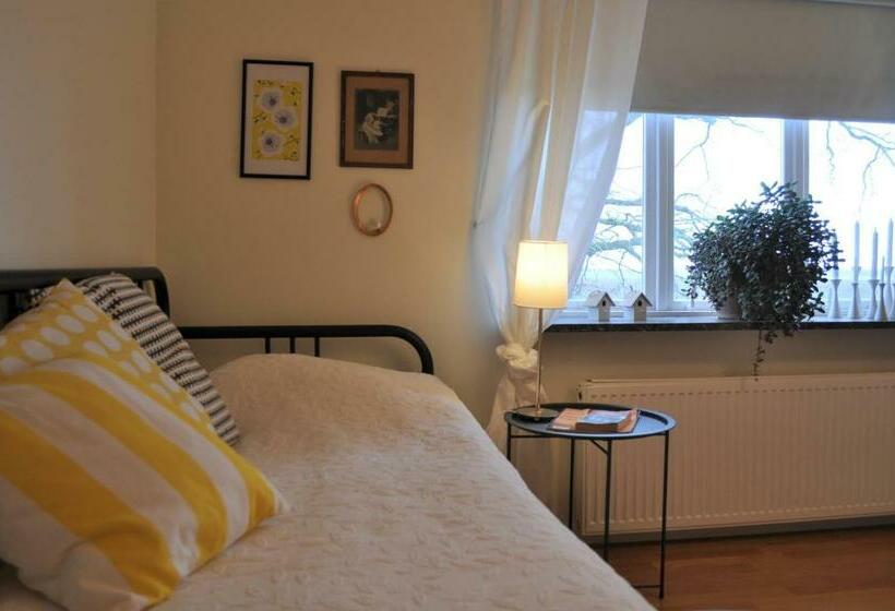 اتاق استاندارد سه تخته با سرویس بهداشتی مشترک, Villa Sandby B&b