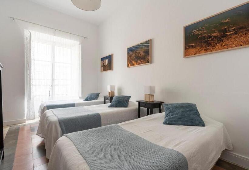 اتاق استاندارد سه نفره, Burgos Guest House