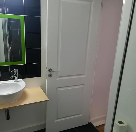 اتاق استاندارد چهار تخته, Burgos Guest House