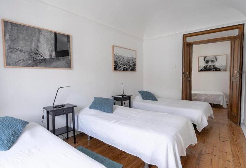 اتاق استاندارد چهار تخته, Burgos Guest House