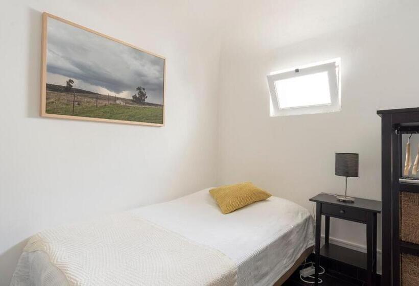 اتاق استاندارد یک نفره, Burgos Guest House