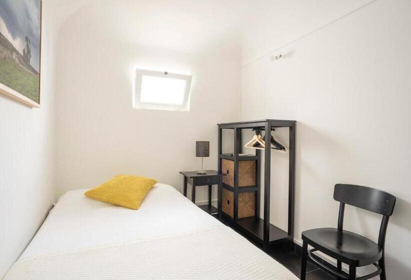 اتاق استاندارد یک نفره, Burgos Guest House