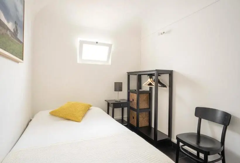 اتاق استاندارد یک نفره, Burgos Guest House