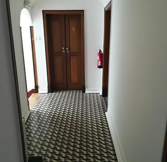 اتاق استاندارد چهار تخته, Burgos Guest House