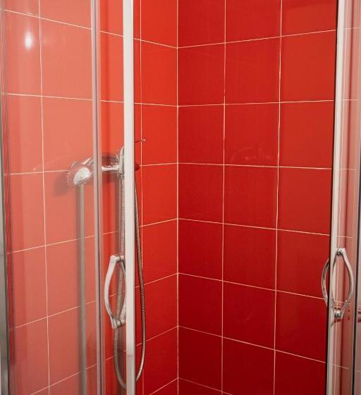 اتاق استاندارد چهار تخته, Burgos Guest House