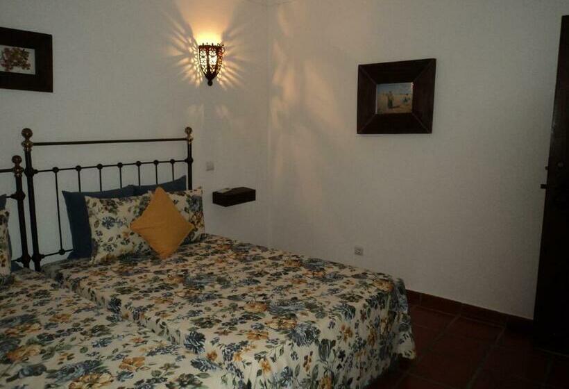 小型套房, Alojamento Pero Rodrigues