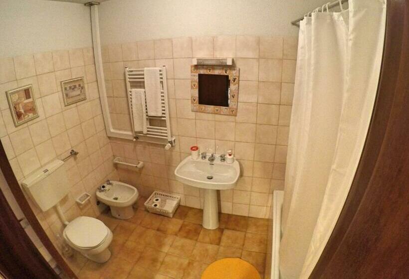 스탠다드 스튜디오, Manawa Camp