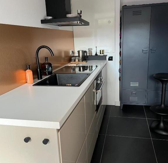 豪华房间, Naar Ineke