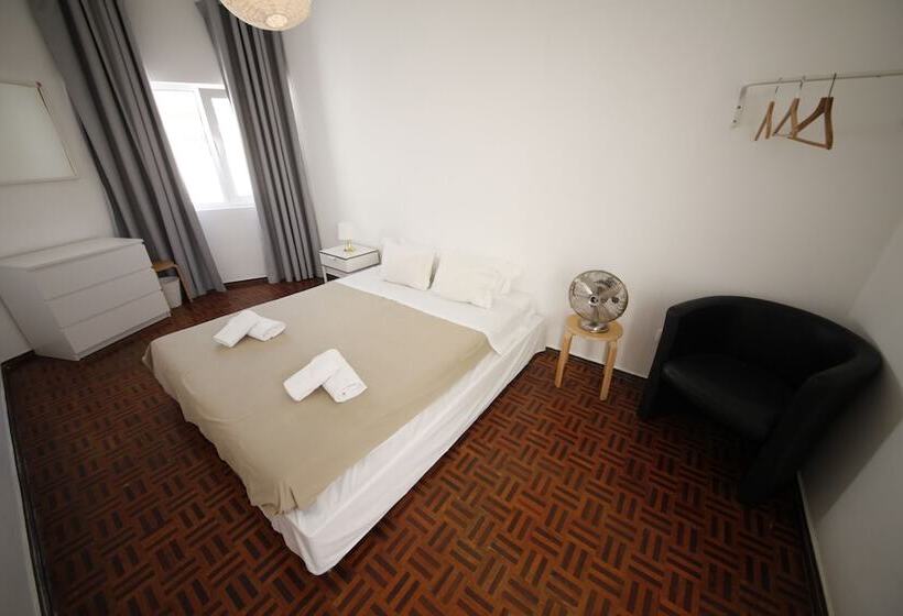 اتاق استاندارد با سرویس بهداشتی مشترک, The Story Guest House Adults Only