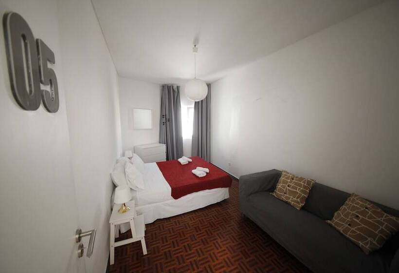 اتاق استاندارد با سرویس بهداشتی مشترک, The Story Guest House Adults Only